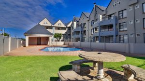 Read more about the article Prima Ligging: Beleef die Hart van die Aksie in Hartenbos!