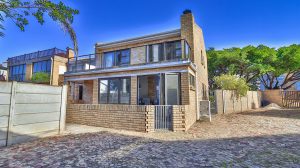 Read more about the article Moderne, Lae-onderhoud Gesinswoning en ‘n Perfekte Ligging in Hartenbos
