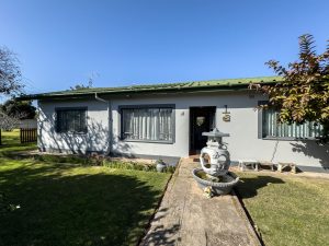 Read more about the article Prima Ligging, Eindelose Potensiaal: ‘n Gesinswoning met Karakter in Hartenbos